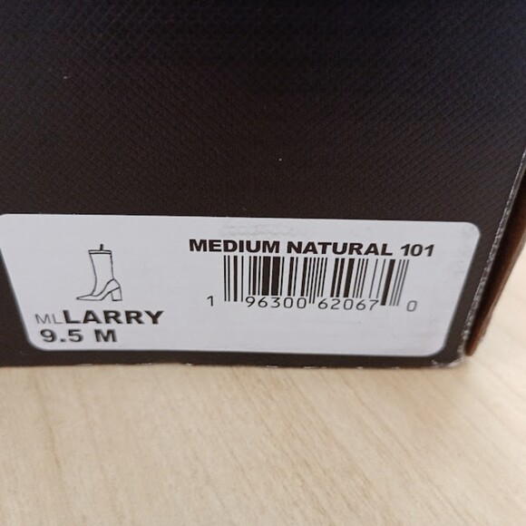 NIB Marc Fisher LTD Medium Natural Suede Larry Pointed Toe Ankle Boots Size 9.5 - Picture 13 of 13